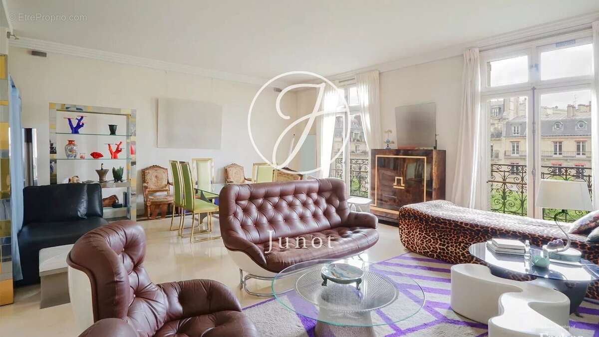Appartement à PARIS-16E