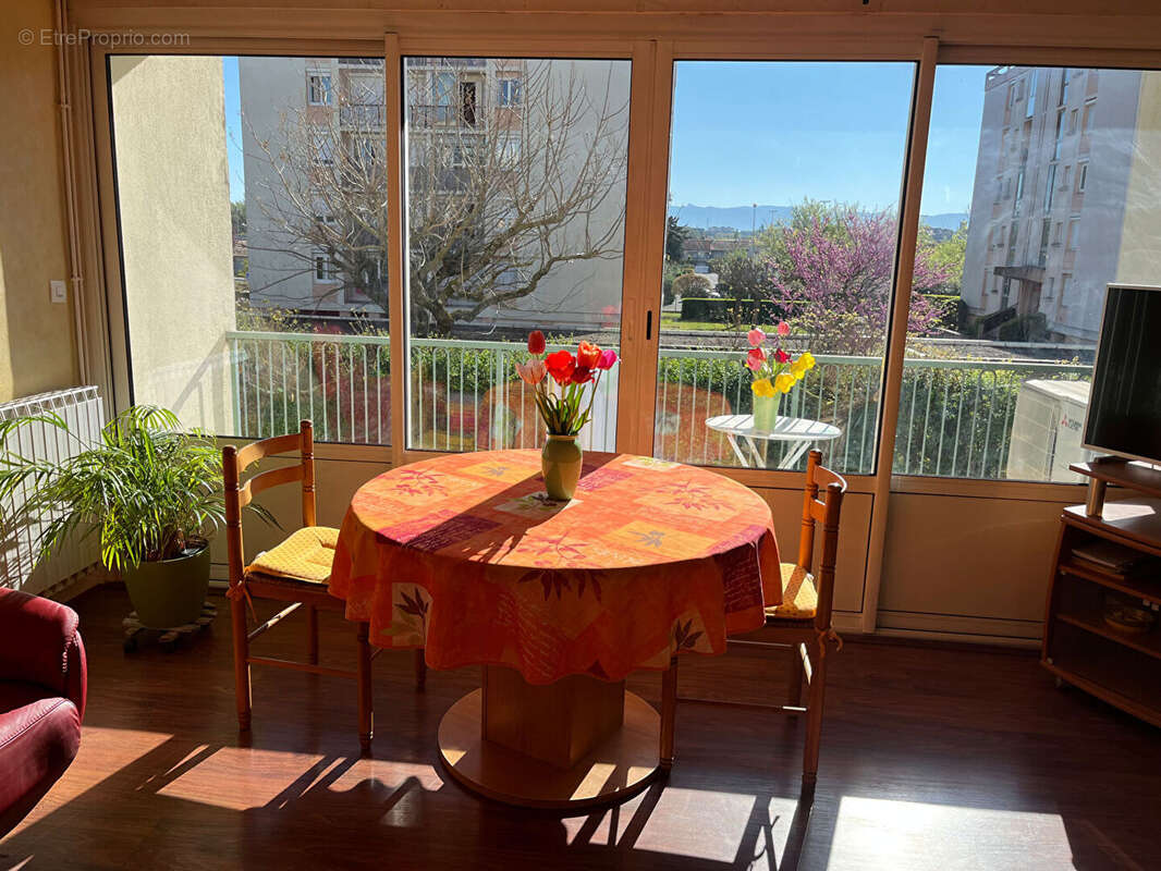 Appartement à GUILHERAND-GRANGES