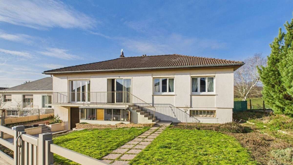 Pavillon 8 pièces - Courcelles Chaussy - 160 m2 - 5 chambres - véranda - photo 3