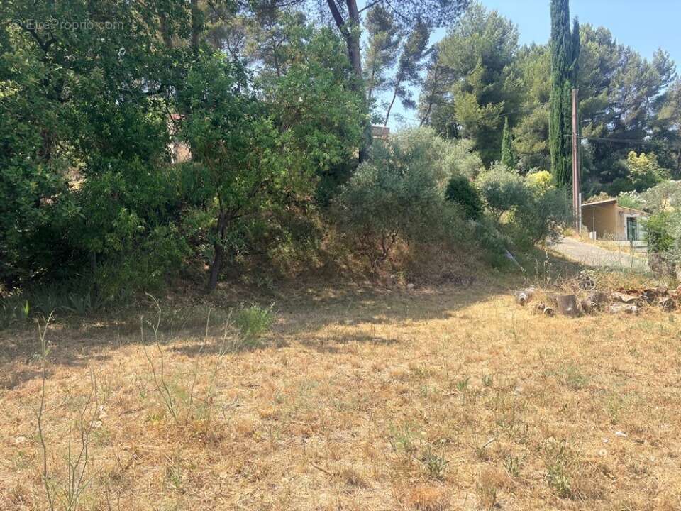 Terrain 907 m² à Gardanne  - photo 2
