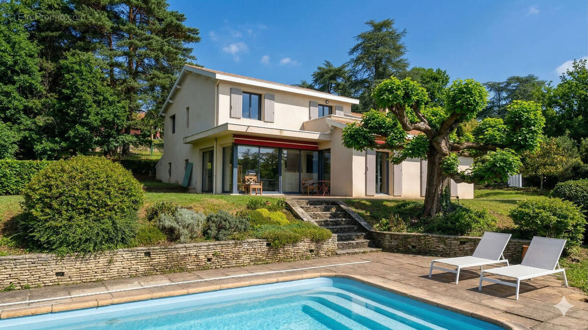 Maison à CHARBONNIERES-LES-BAINS