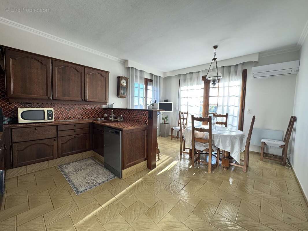 Cuisine salle à manger 1er étage - Maison à BEZIERS