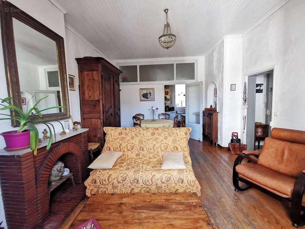 appartement  intra muros t3 1er etage - photo 2