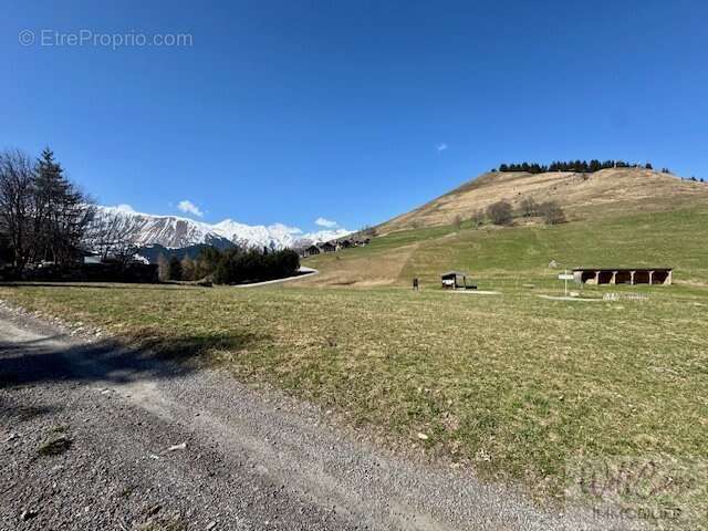 Terrain à ALBIEZ-MONTROND