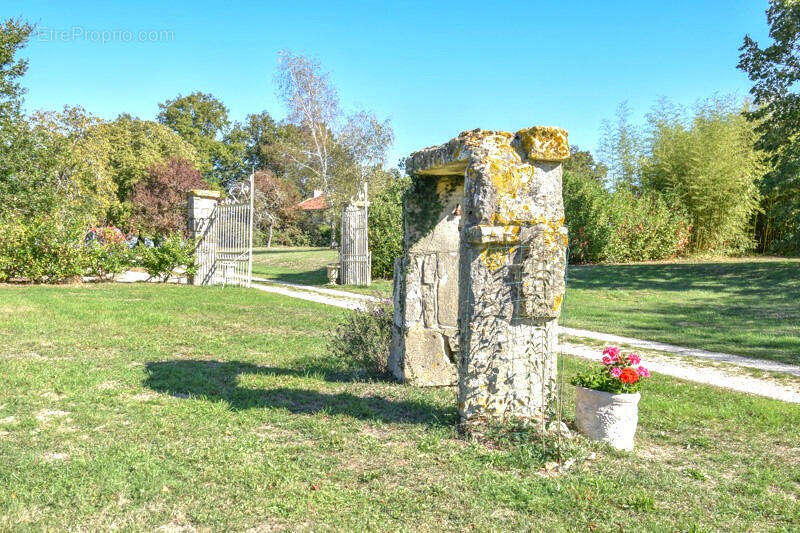 PORTAIL - Maison à GENOUILLE