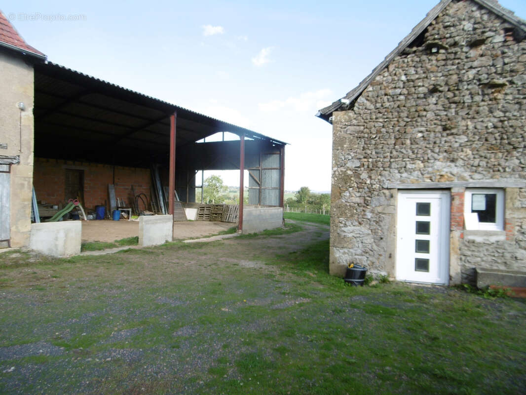 Maison à SAINT-CHRISTOPHE-EN-BRIONNAIS