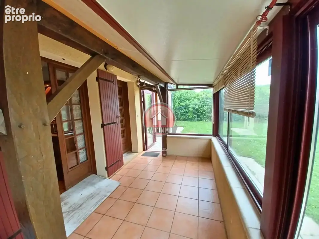 Maison de plain-pied avec piscine et dépendance dans un village avec tous commerces - photo 4