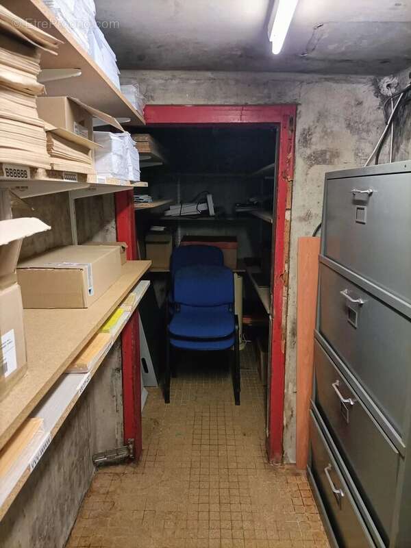 Commerce à SURESNES