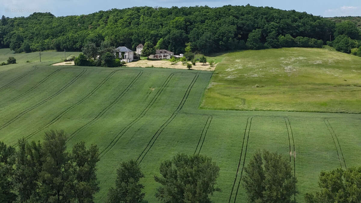 Propriété de charme en pleine nature avec gîte et dépendances - photo 2
