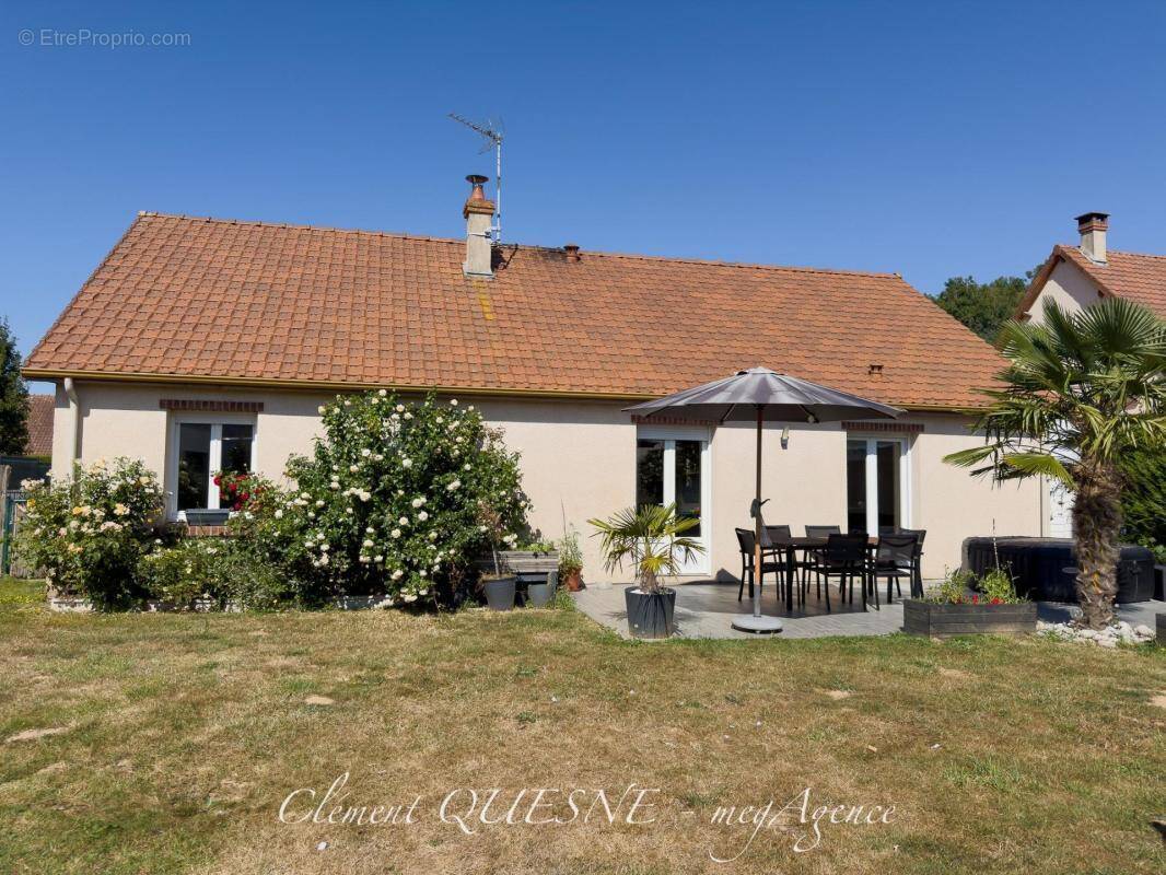 Maison à GREGES