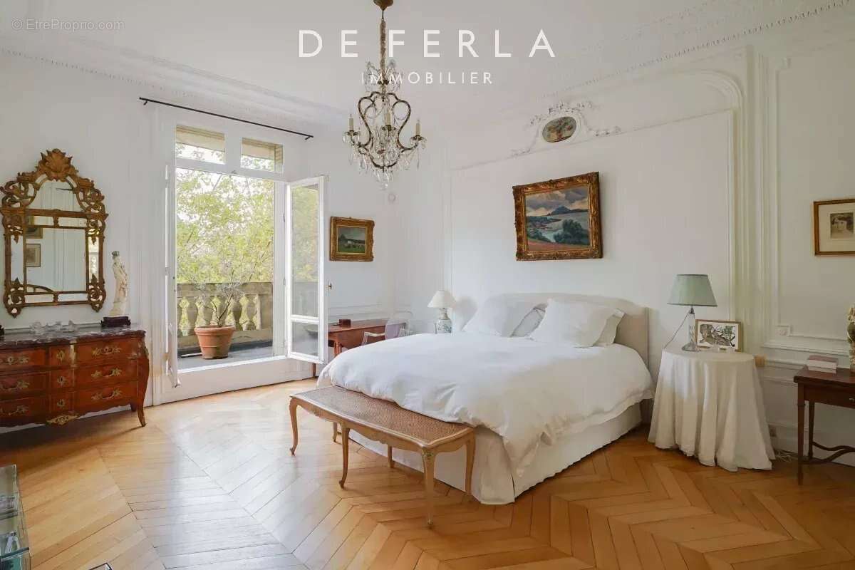 Appartement à PARIS-7E