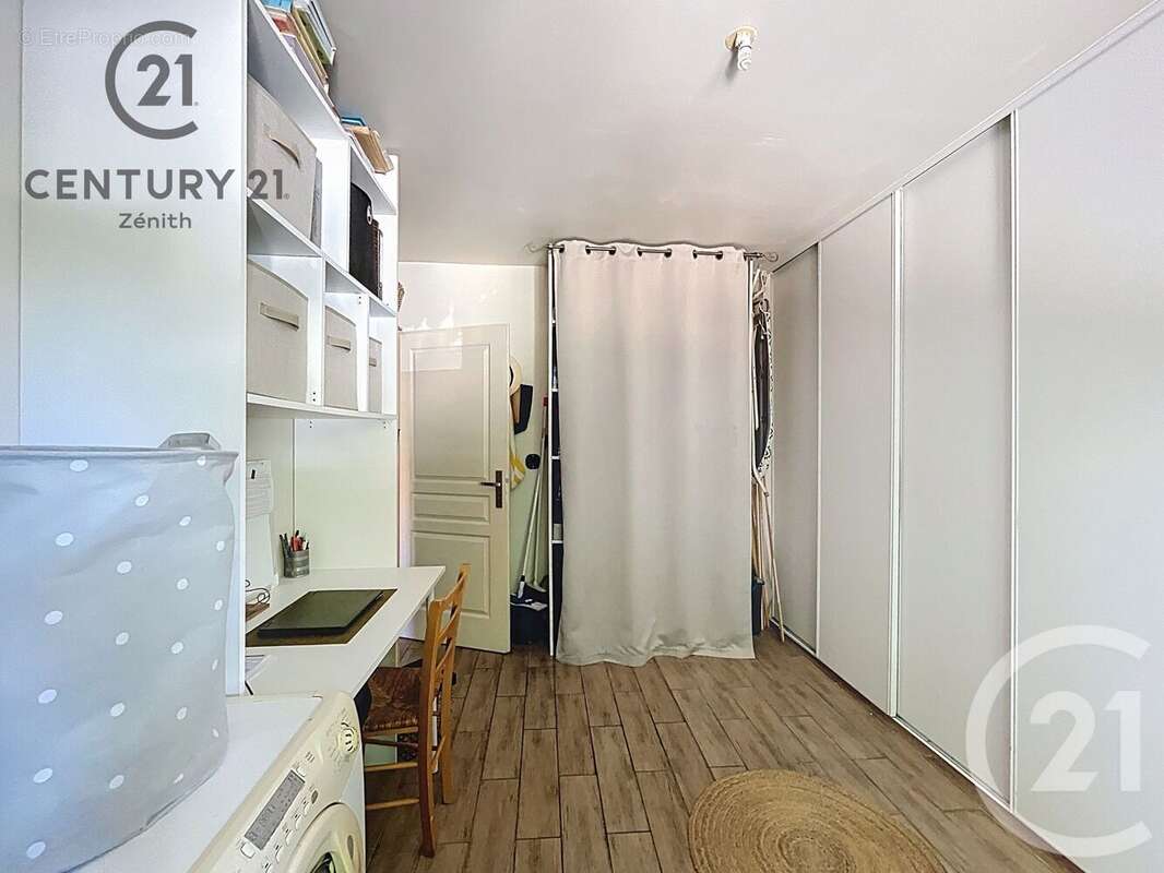 Maison à SAINT-LAURENT-DE-LA-SALANQUE