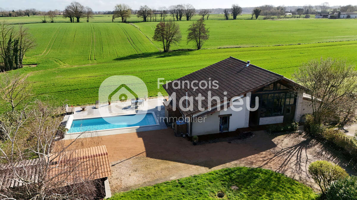 Maison à SAINT-JULIEN-SUR-VEYLE
