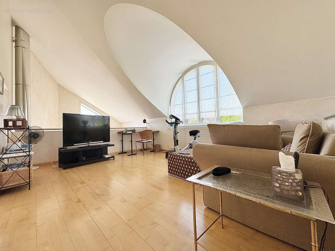 Maison à PERS-JUSSY