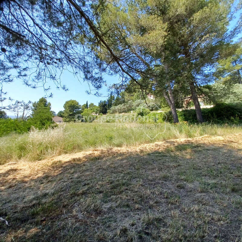 Terrain à CORBIERES