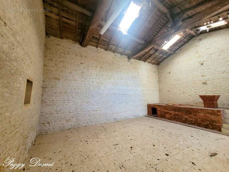 Maison à SAINT-JEAN-D&#039;ANGELY