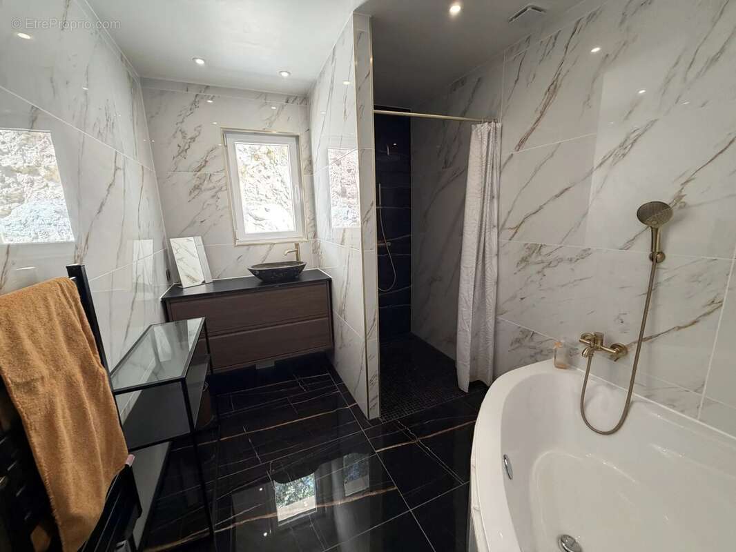 Figanières – maison récente de plain-pied – 109 m² – 3 chambres – dpe a – terrain 1 062 m² - photo 18