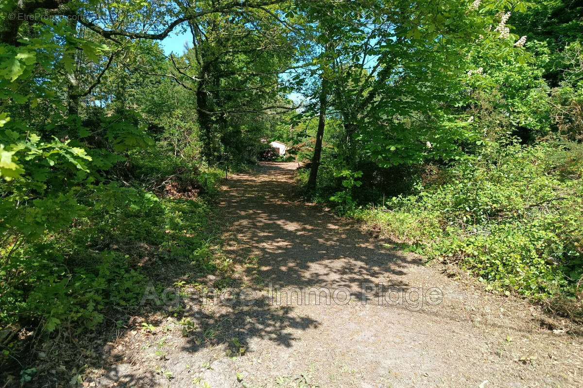 Terrain à GRAYAN-ET-L'HOPITAL