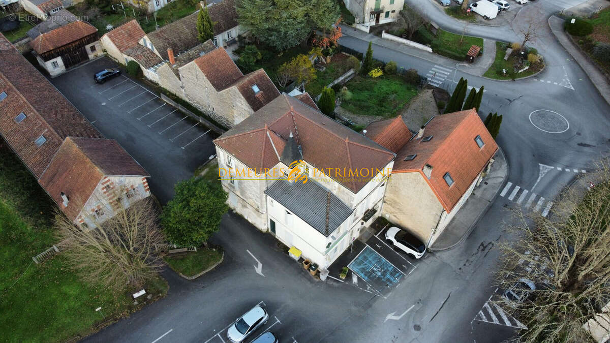 Appartement 320 m² à Mouthiers-Sur-Boeme  - photo 4