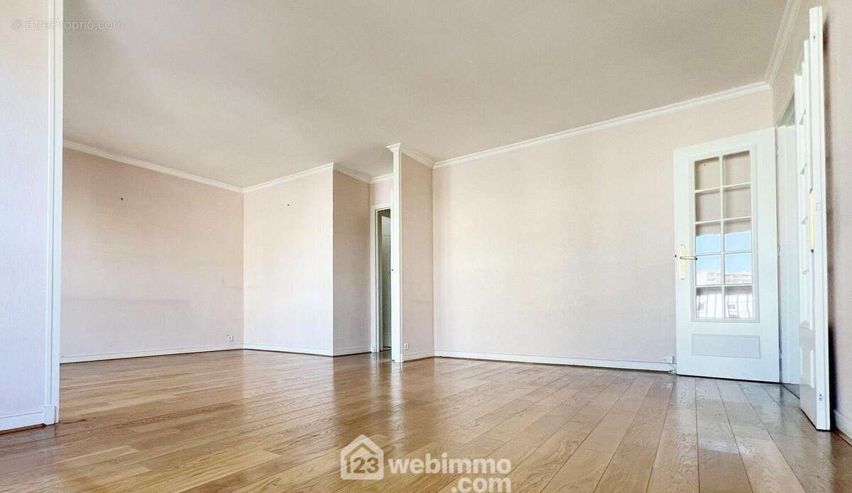 Double séjour (possibilité 3ème chambre) orienté su/ouest donnant sur un balcon de 8,5m² - Appartement à FONTENAY-AUX-ROSES