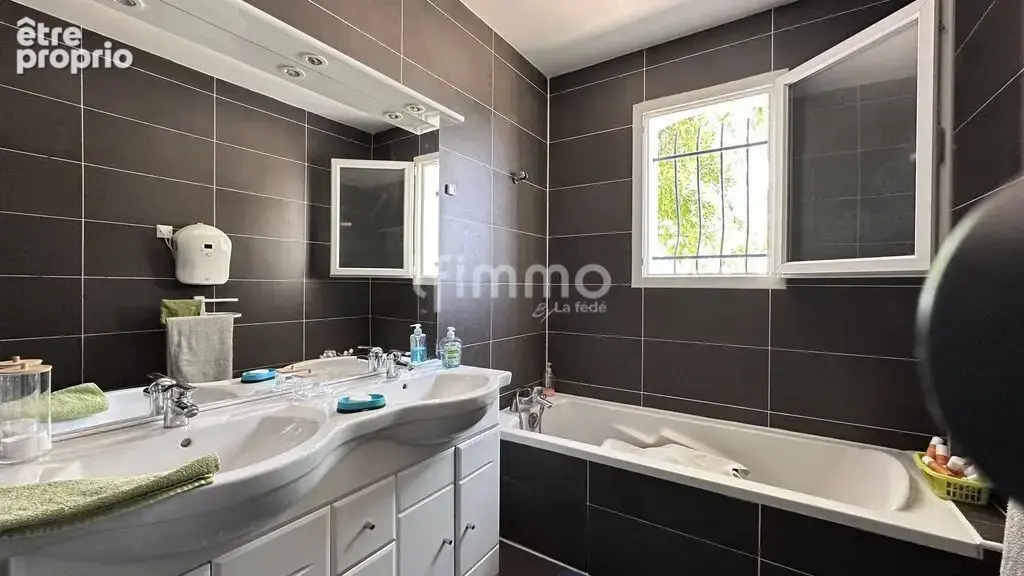 Maison T4 avec vue sur étangs , piscine et garage - photo 8