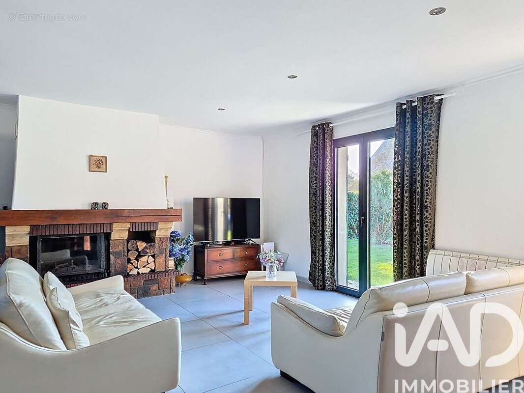 Photo 4 - Maison à LE MESNIL-SAINT-DENIS