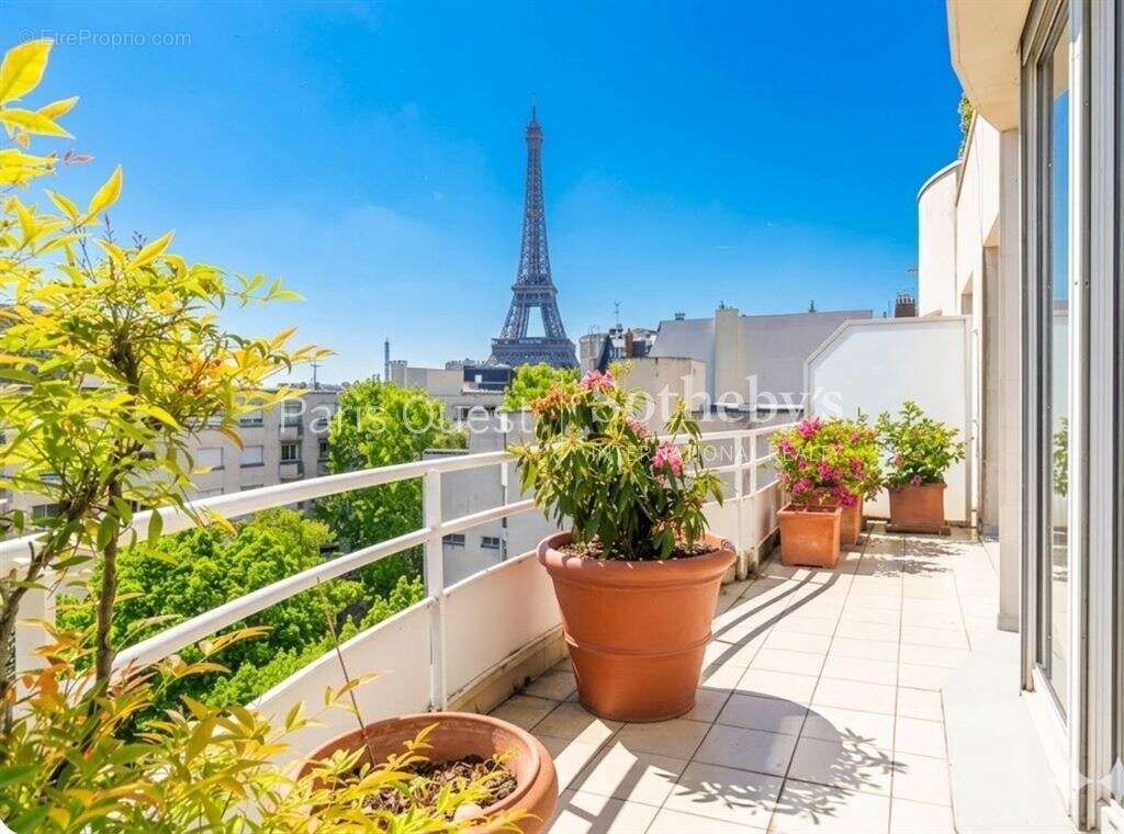 Appartement à NEUILLY-SUR-SEINE