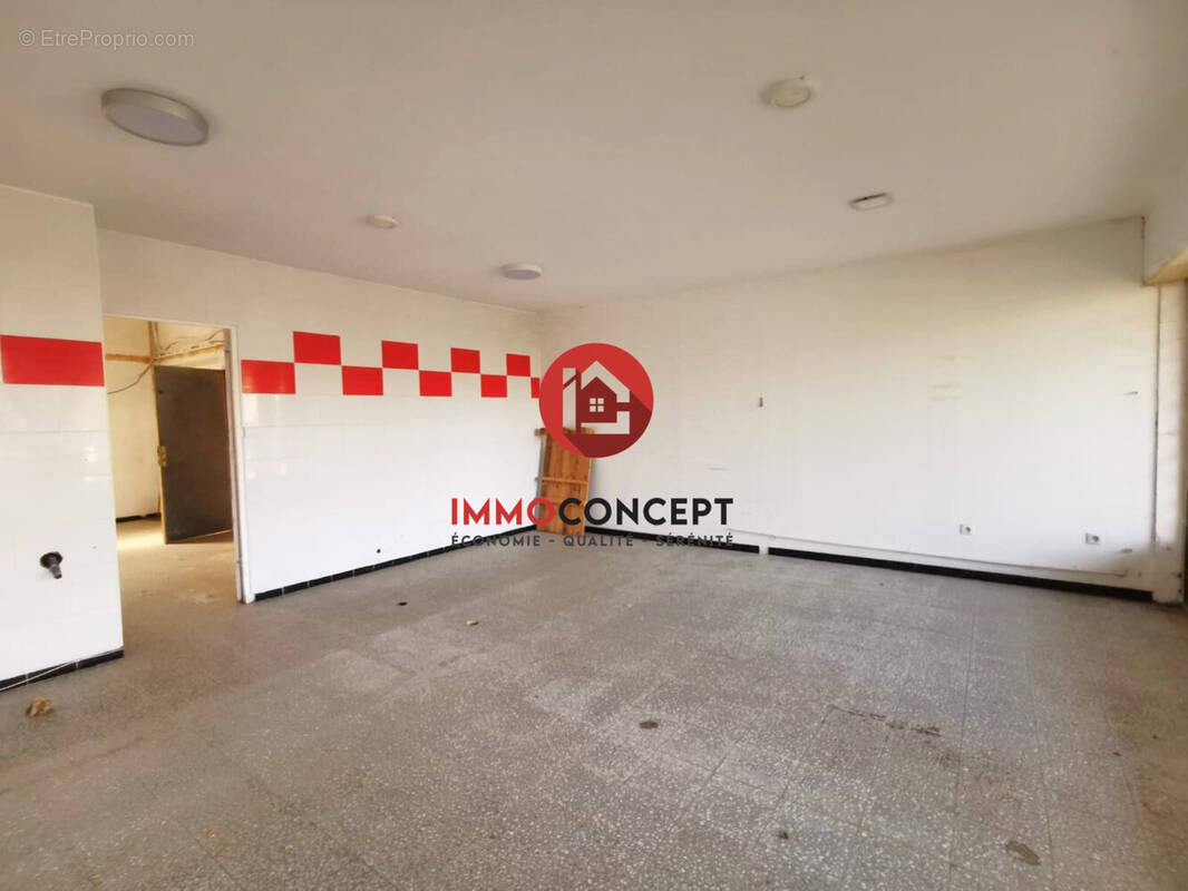 Commerce à LAUDUN-L&#039;ARDOISE