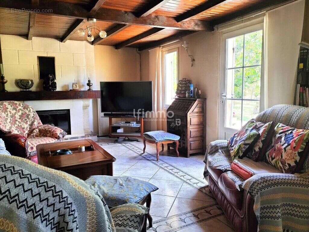 Maison de caractère plain-pied avec terrain arboré - photo 2