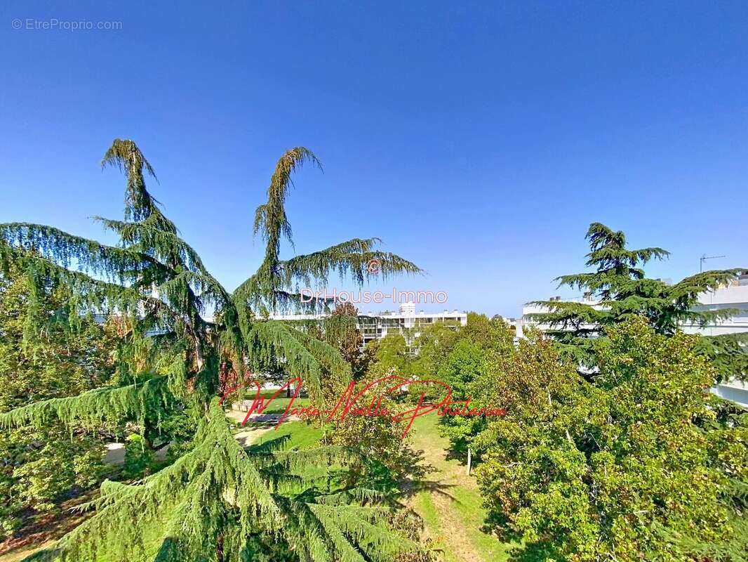 Appartement 68 m² à Cenon  - photo 30