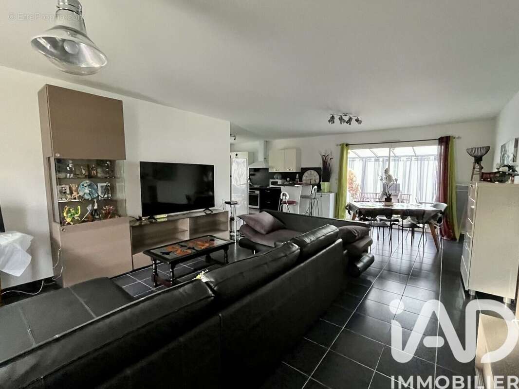 Photo 2 - Maison à SAINT-MORILLON