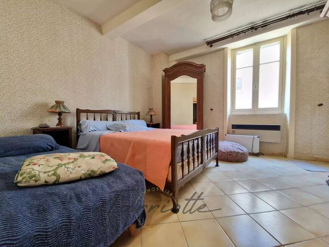 Appartement à ROCHEMAURE