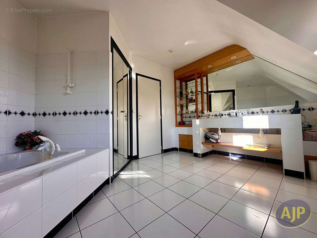 Maison Sautron 8 pièce(s) 182 m2 - photo 8