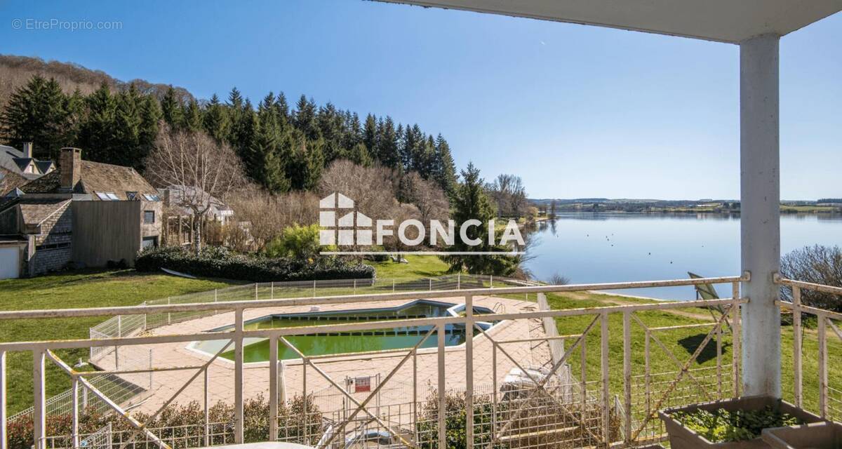 Appartement à SALLES-CURAN