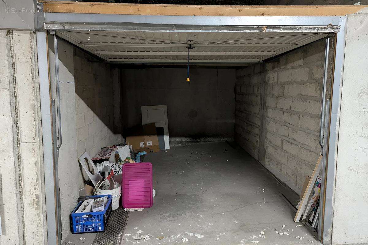 Parking à CARRIERES-SOUS-POISSY