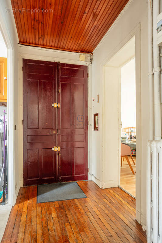 Appartement à COURBEVOIE