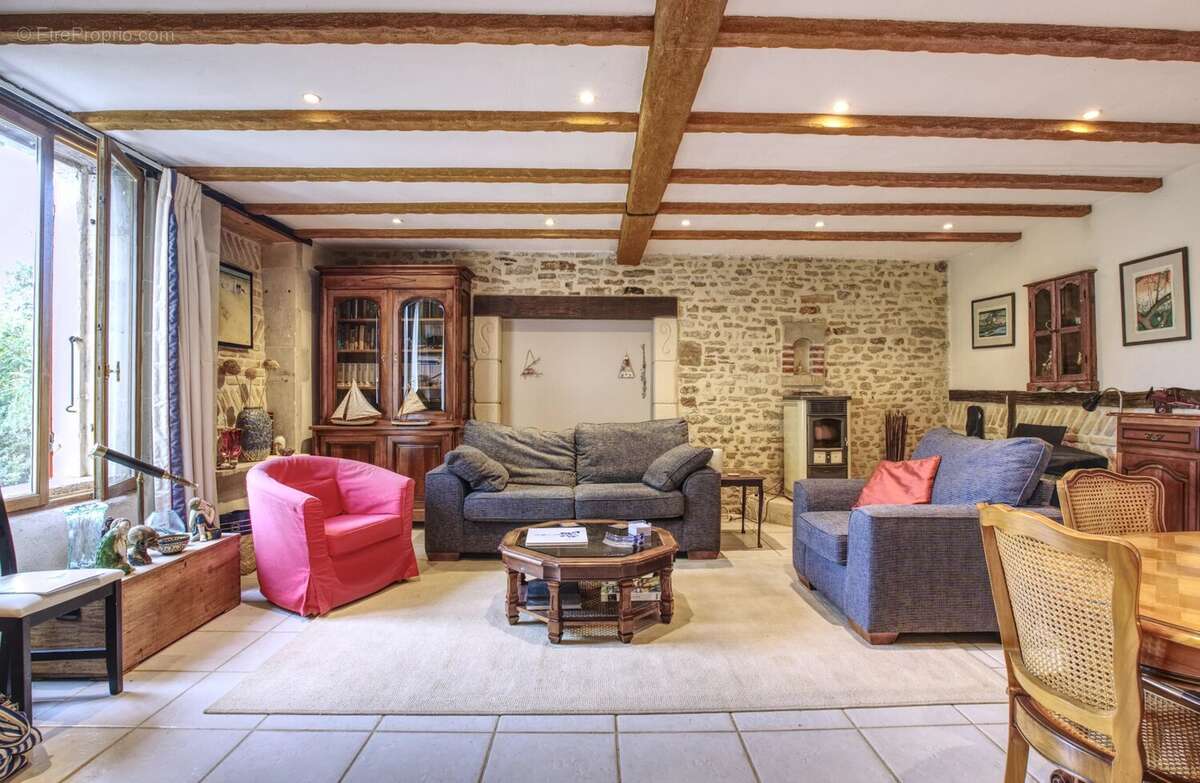 Maison à MAIRE-LEVESCAULT