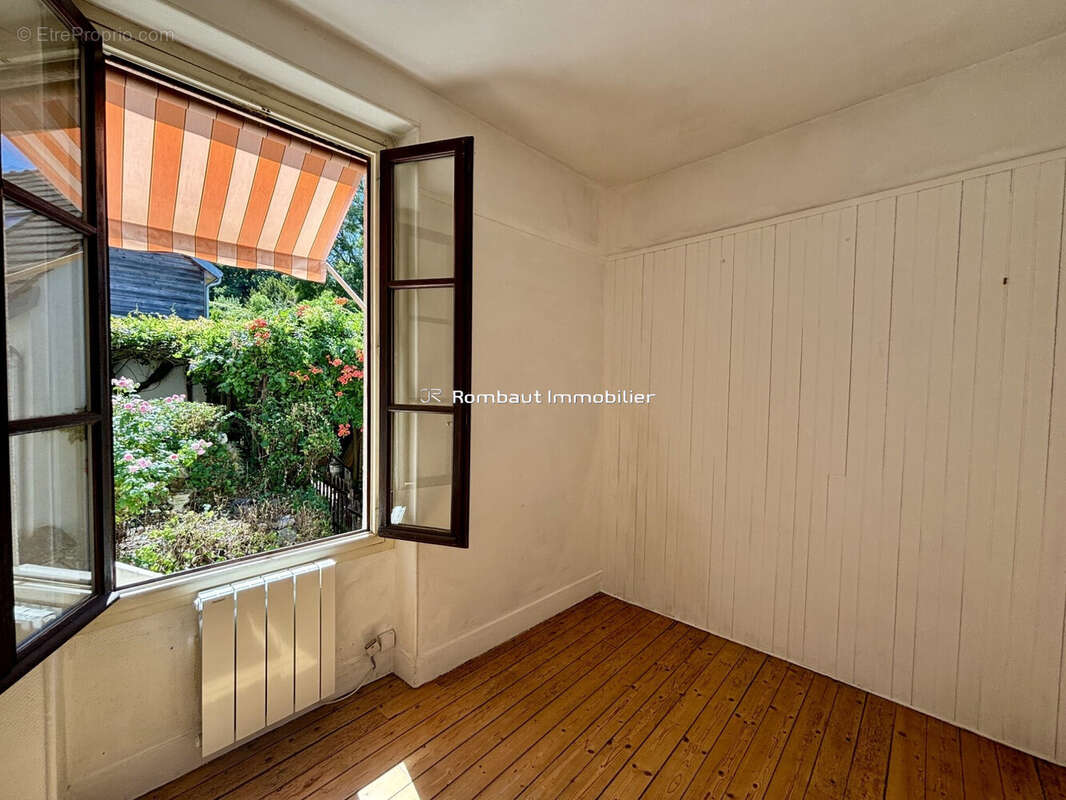 Maison 118 m² à La Celle-Saint-Cloud  - photo 5