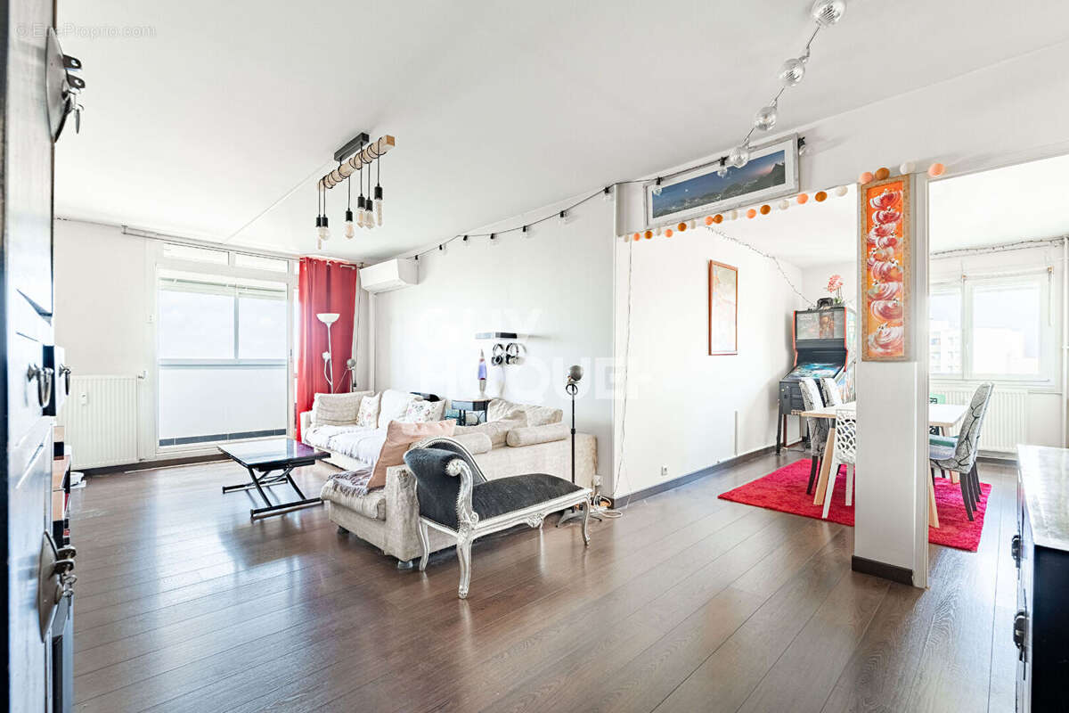 Appartement à GENNEVILLIERS