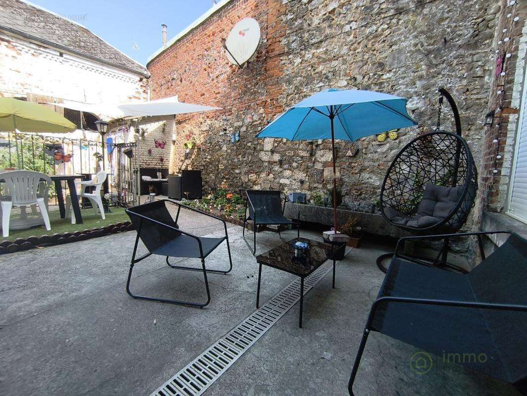 Appartement 257 m² à Avesnes-Sur-Helpe  - photo 5