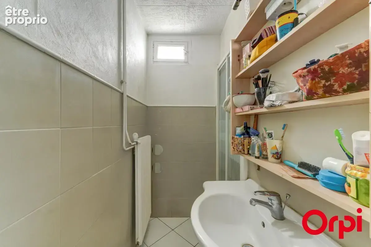 Appartement type T3/T4 vendu loué de plus de 63 m2 avec balcon à Bron Marne/Pagère - photo 13