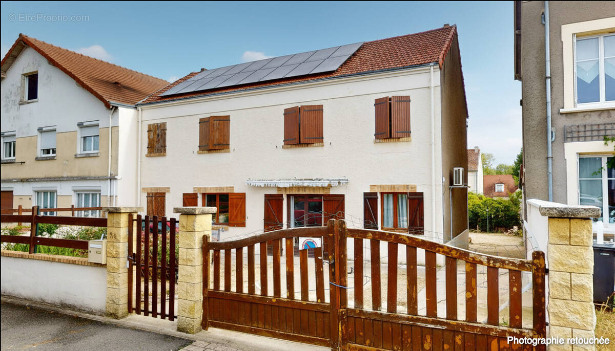 Maison à AVORD