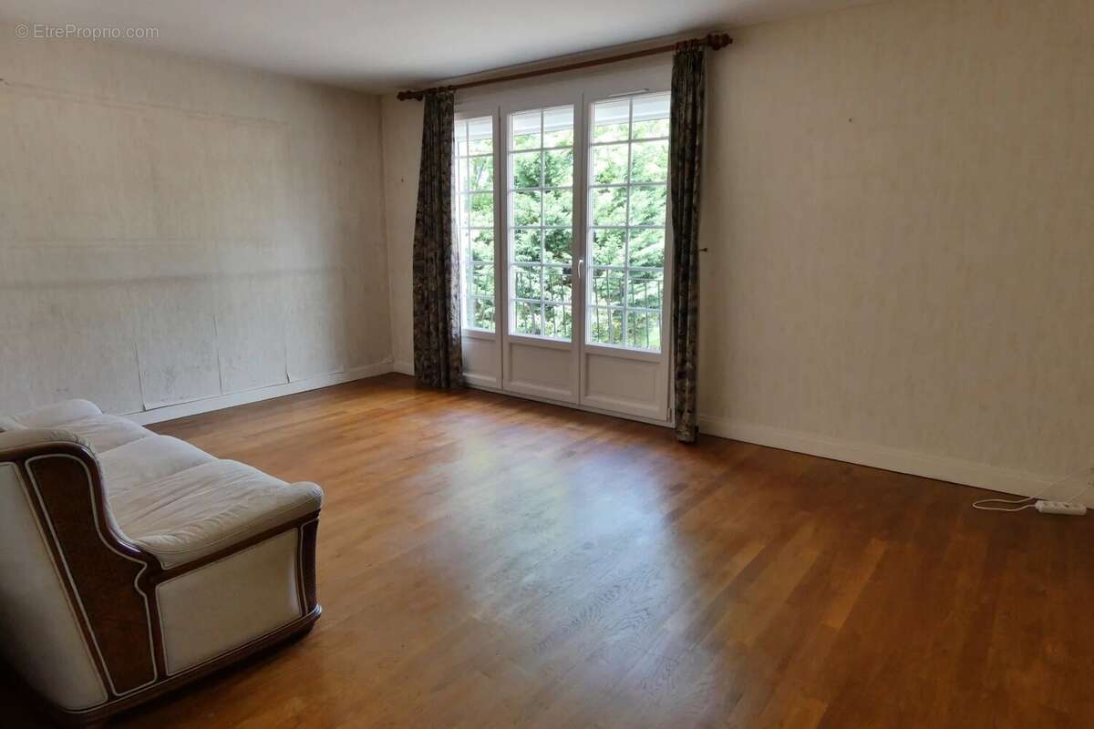 Maison à SAINT-SYMPHORIEN-DE-MARMAGNE