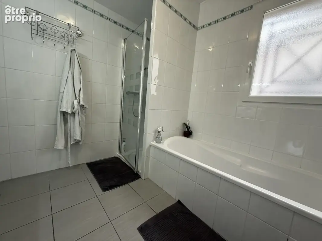 HIDRI IMMO PLUS vous propose en exclusivité une maison mitoyenne avec climatisation et garage à Fontaine - photo 10