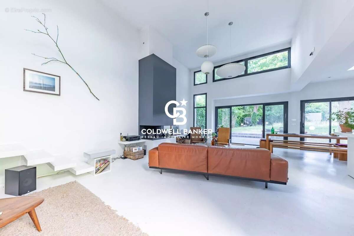 Maison à MARNES-LA-COQUETTE