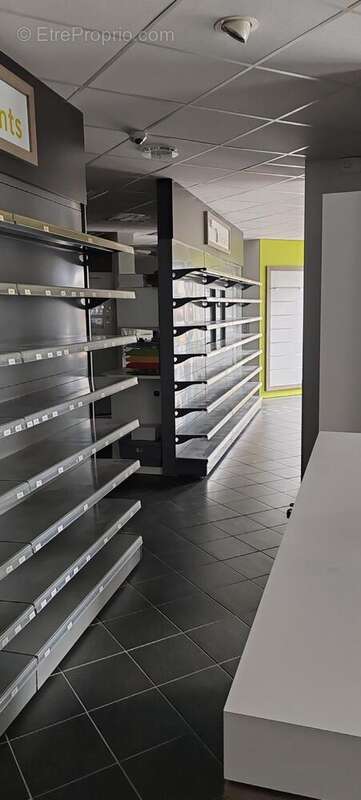 Photo 3 - Commerce à SAINT-PAUL-DE-VARAX