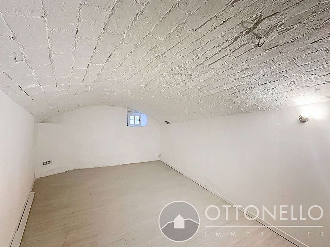 Appartement à ROQUEBRUNE-SUR-ARGENS