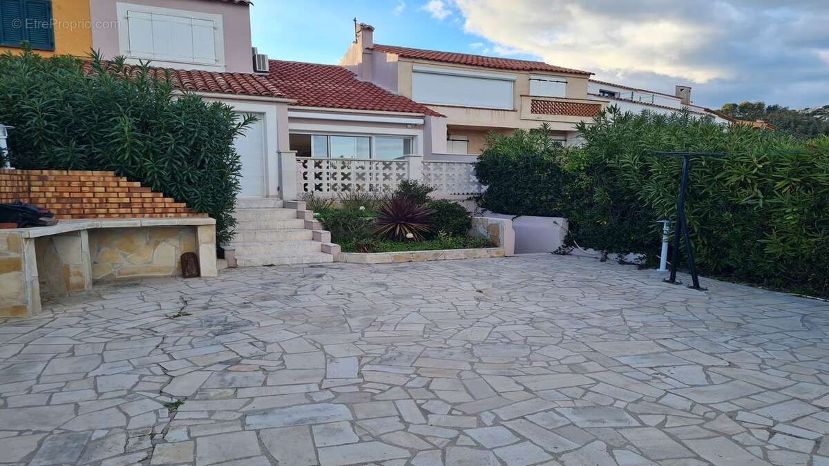 Maison à LES ISSAMBRES