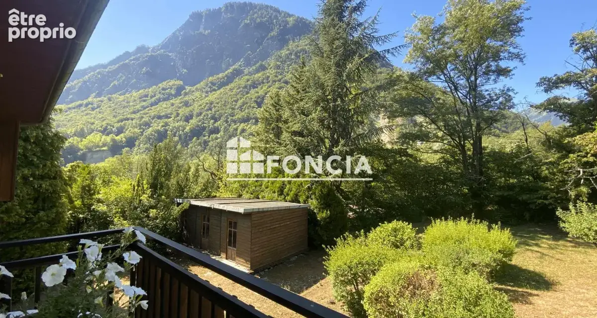 SAINT JEAN DE MAURIENNE - Magnifique propriété avec terrain arboré à fort potentiel - photo 2