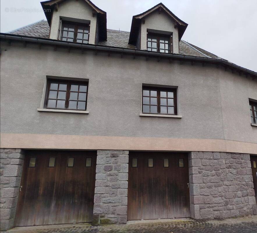 Maison à BESSE-ET-SAINT-ANASTAISE